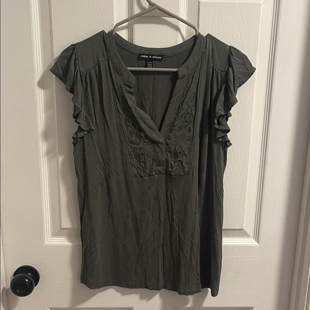 Cable & Gauge Dark Gray Ruffle Sleeve Top